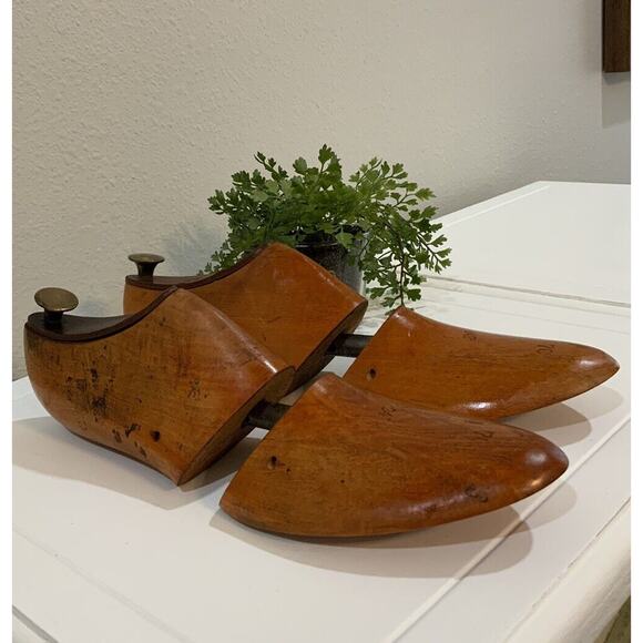 Vtg Primitive Solid Wood Brass Shoe Stretchers The John C Roberts Shoes 7 C - Picture 1 of 8